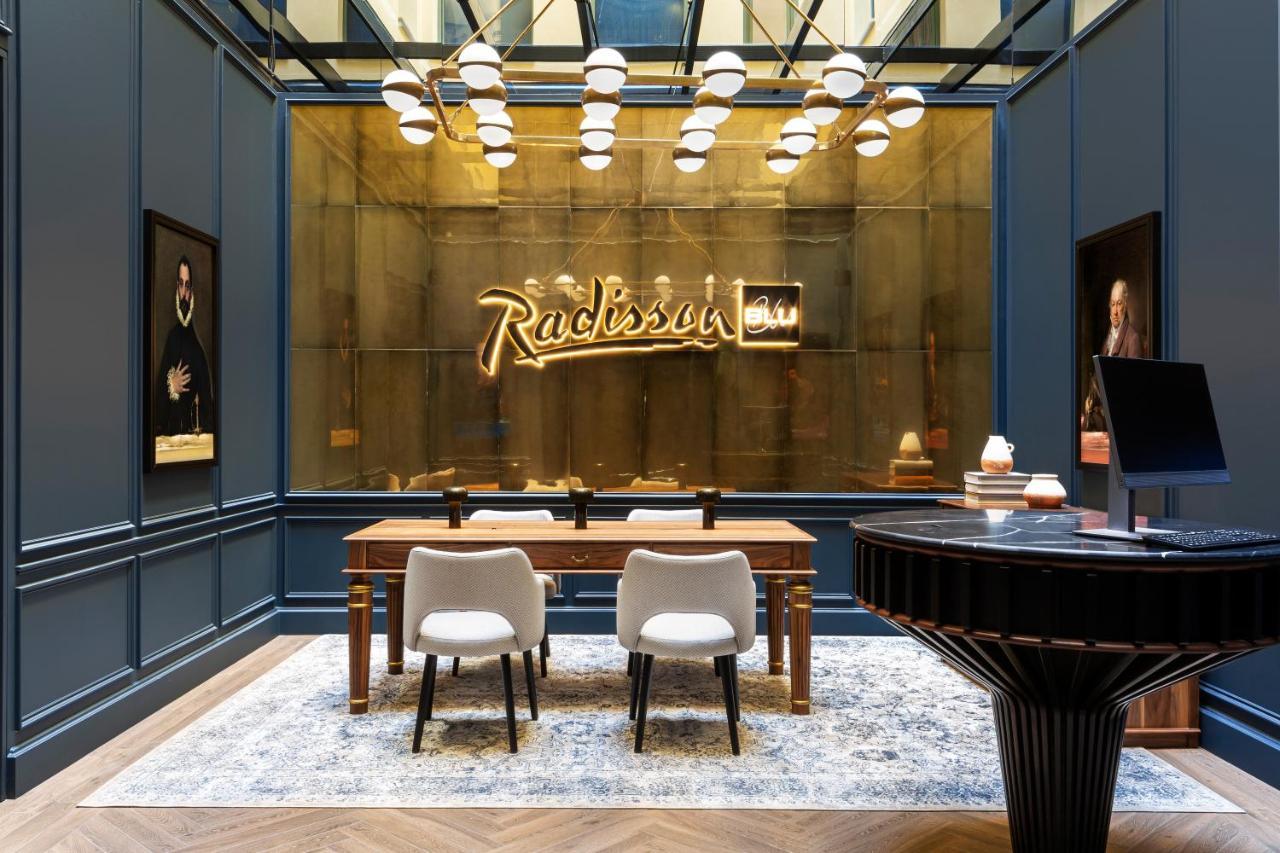 Radisson Blu Hotel, Madrid Prado ภายนอก รูปภาพ